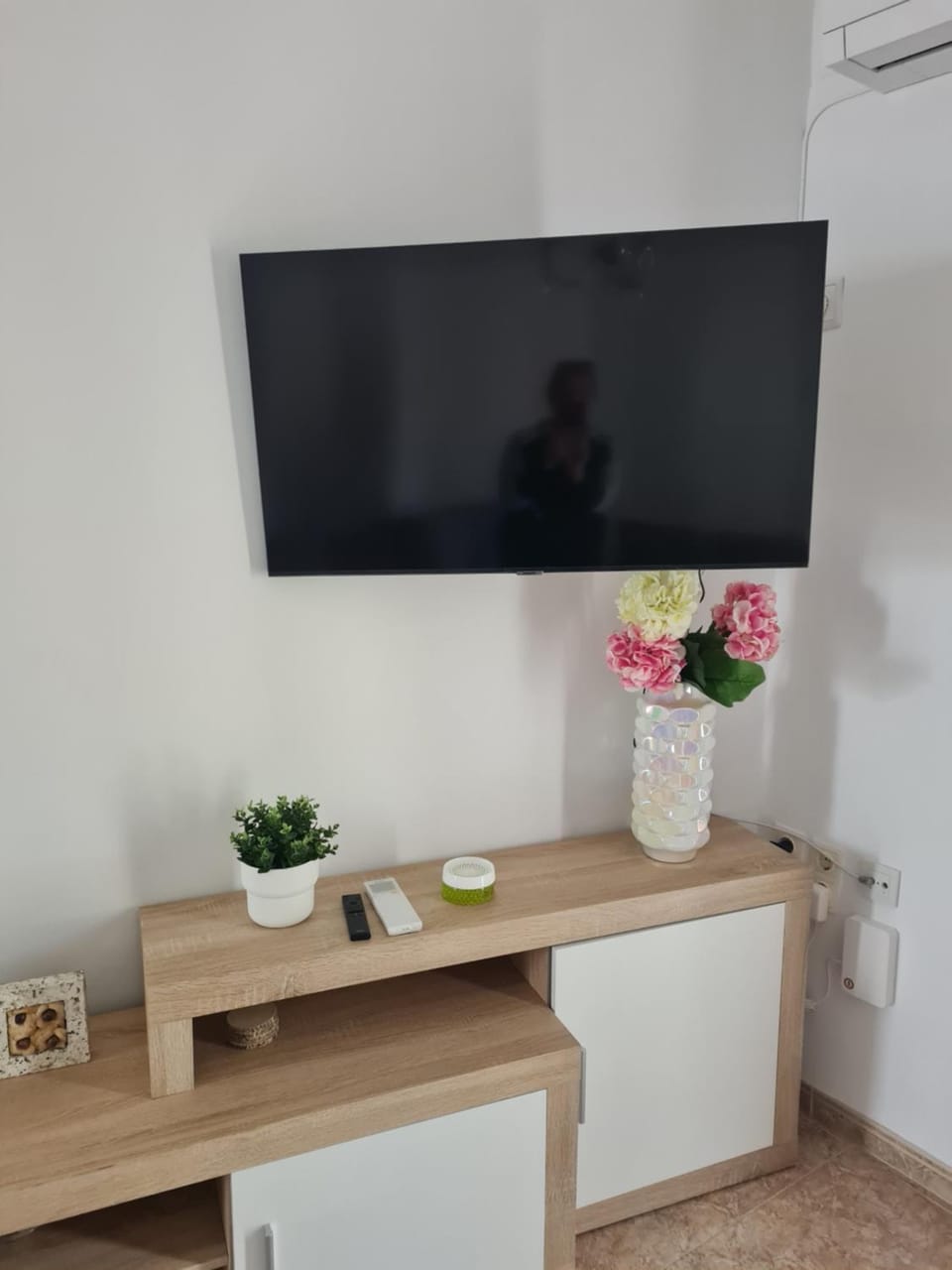TV and multimedia, hair dresser, air conditioner