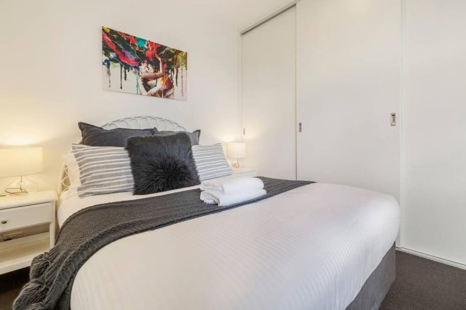 Walk to the Grand Prix Track 01583 Apartment in Melbourne