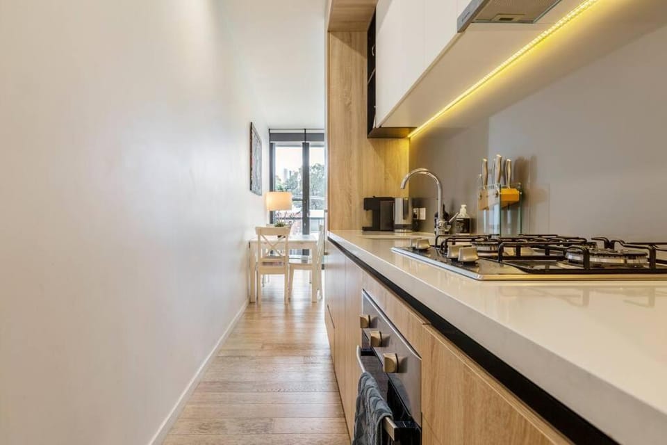 Walk to the Grand Prix Track 01583 Apartment in Melbourne