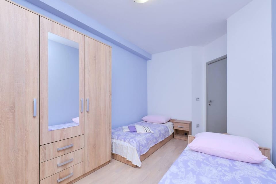 Bed, Photo of the whole room, Bedroom, wardrobe