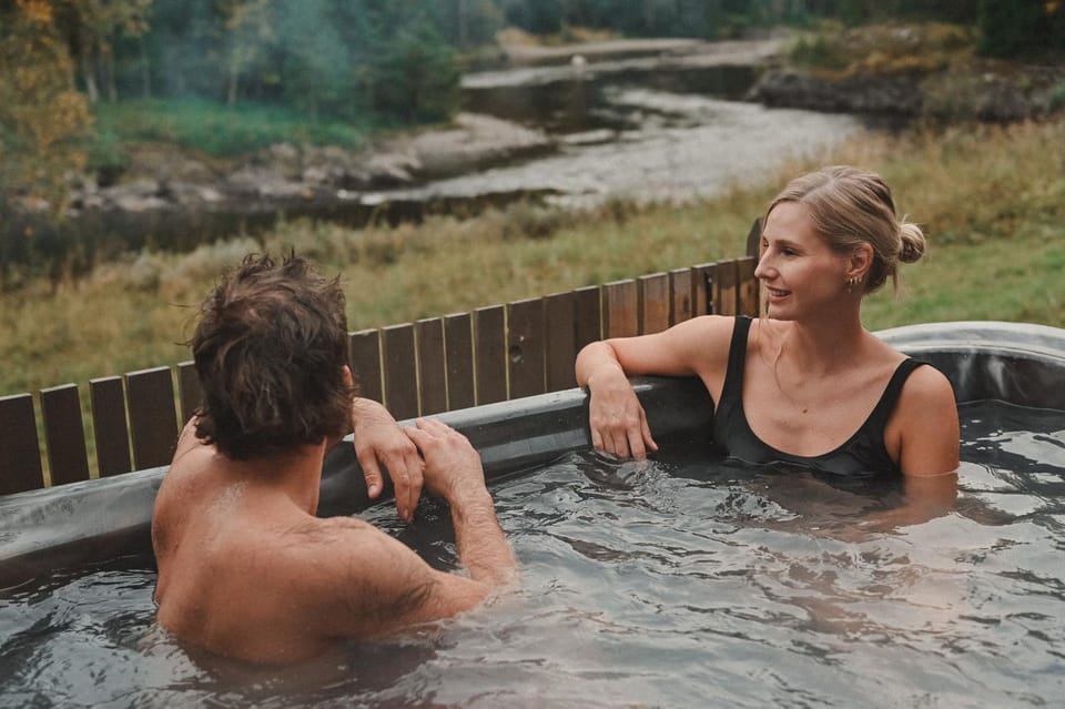 People, Natural landscape, Hot Tub, Guests