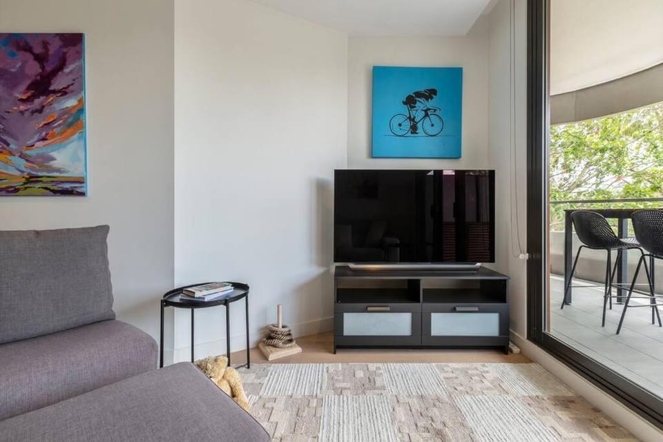 Peaceful 2 bedroom unit with Free parking Apartment in Abbotsford