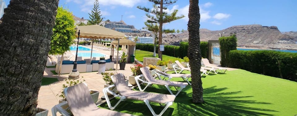 Garden, sunbed