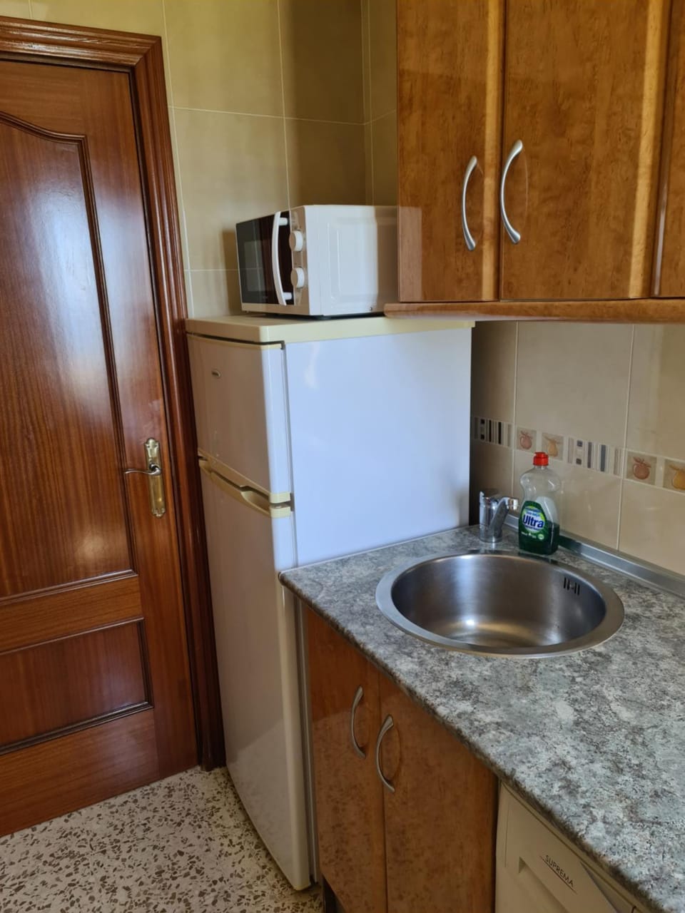 Coffee/tea facilities, Kitchen or kitchenette, minibar, oven, stove