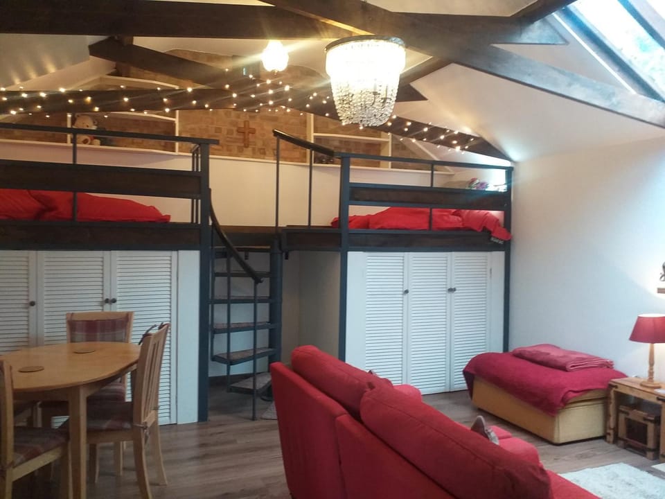 House - Sleeps 2 pet friendly & free parking House in Hull