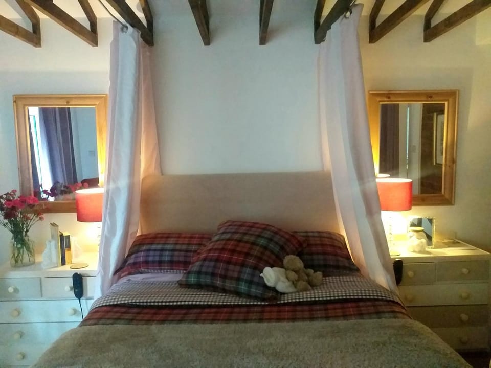 House - Sleeps 2 pet friendly & free parking House in Hull