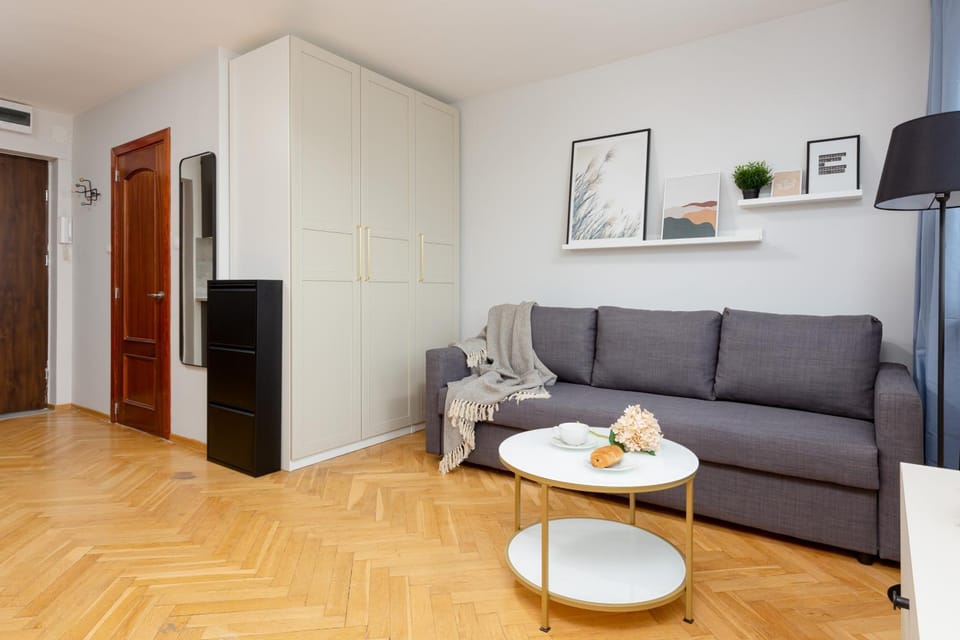 TV and multimedia, Living room, Seating area, wardrobe