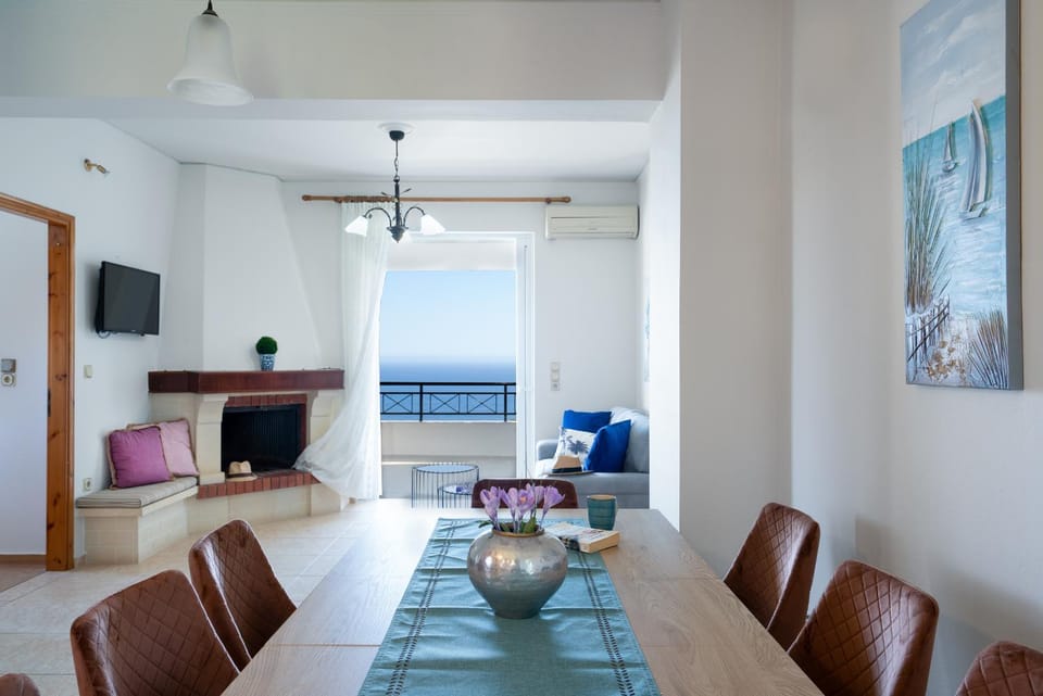 TV and multimedia, Living room, Seating area, Dining area