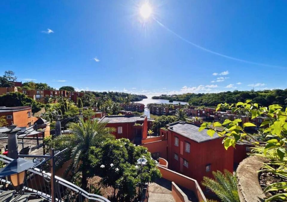 View (from property/room), Evening entertainment, Lake view, Landmark view, River view, Sea view, Street view
