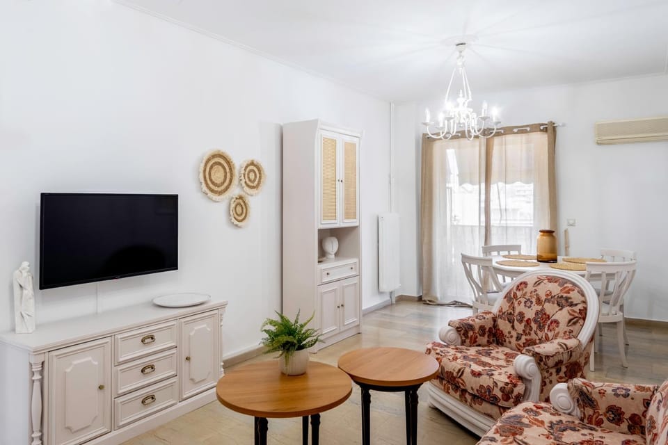 TV and multimedia, Living room, Seating area, Dining area, air conditioner