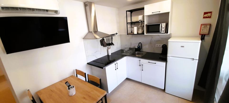 TV and multimedia, Dining area, minibar, stove, kitchen