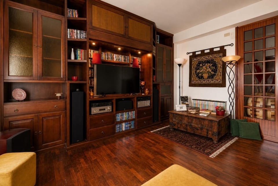 TV and multimedia, Living room, Evening entertainment