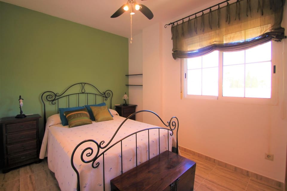 Bed, Photo of the whole room, Bedroom, fireplace