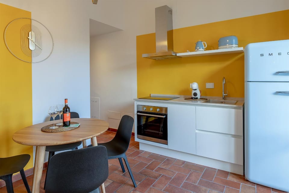 Kitchen or kitchenette, Dining area, stove