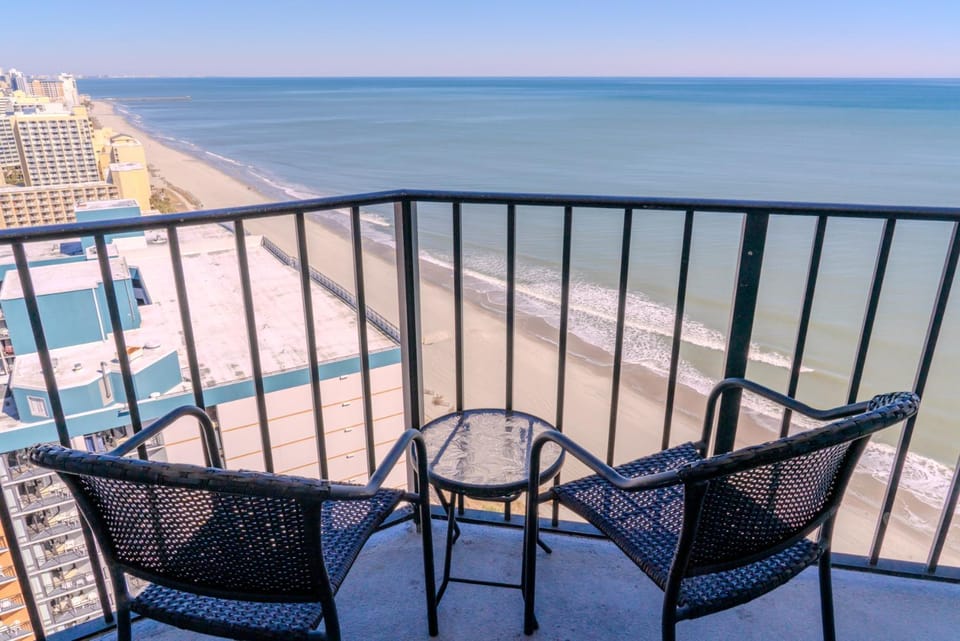 Luxurious Ocean view Queen Suite - With New LED Fireplace! Palace Resort Unit 2210 House in Myrtle Beach