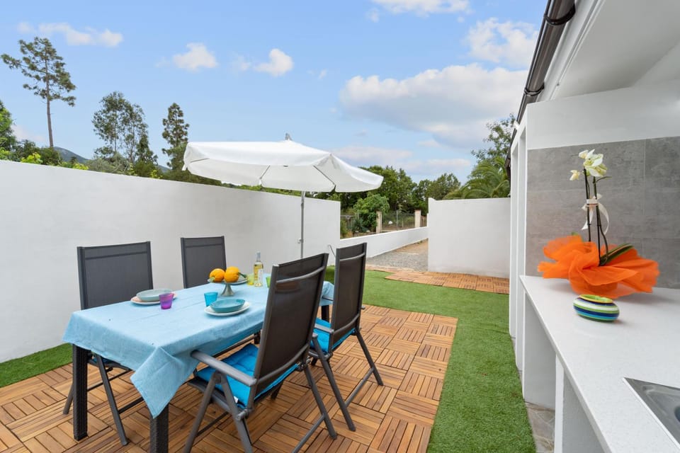Property building, Balcony/Terrace, Living room