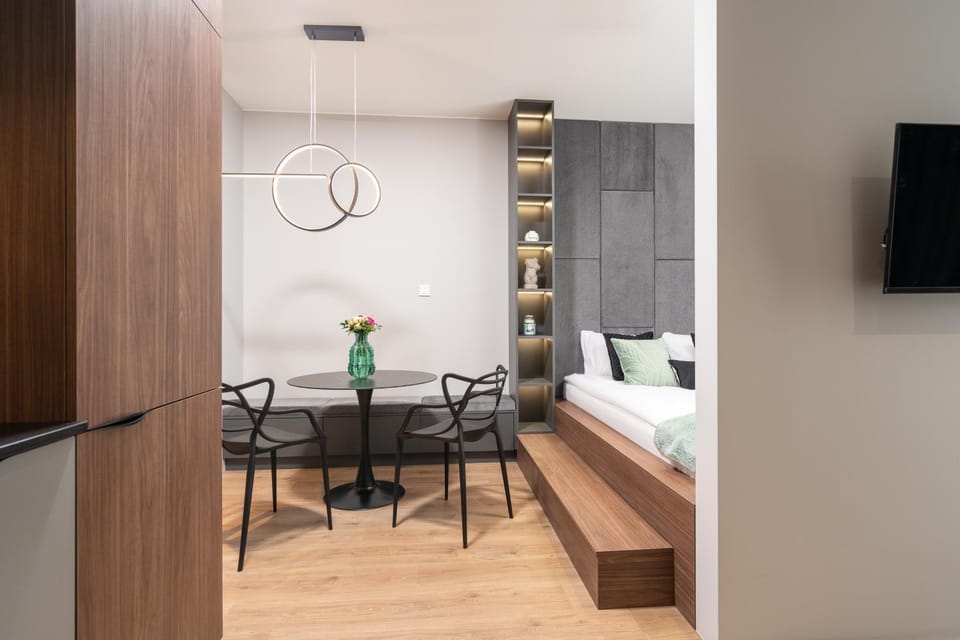 Bed, Photo of the whole room, Dining area