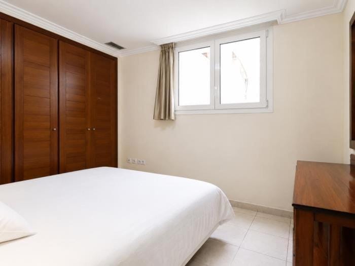 Bed, Photo of the whole room, Bedroom, wardrobe, air conditioner