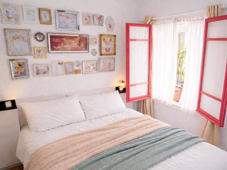 Bed, Bedroom