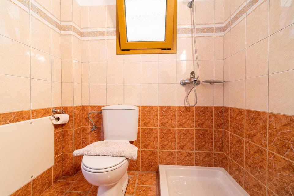 Bathroom, Living room