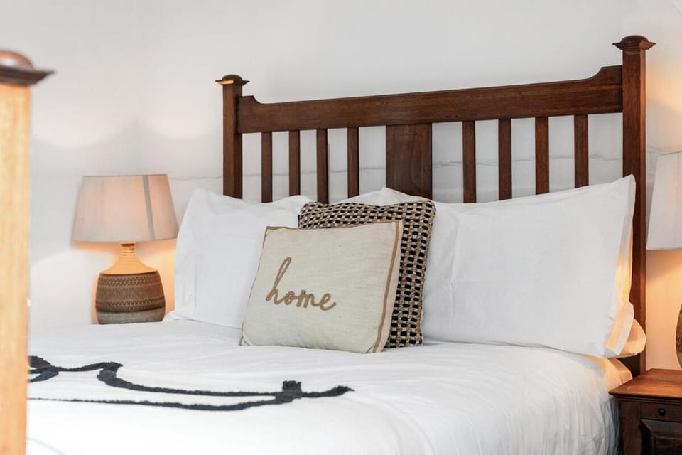 Three Bedroom Townhouse by Primal Estates Short Lets in Brighton Apartment in Brighton