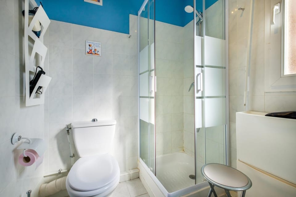 Bathroom, Living room