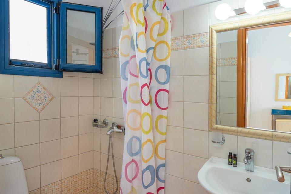 Bathroom, Living room