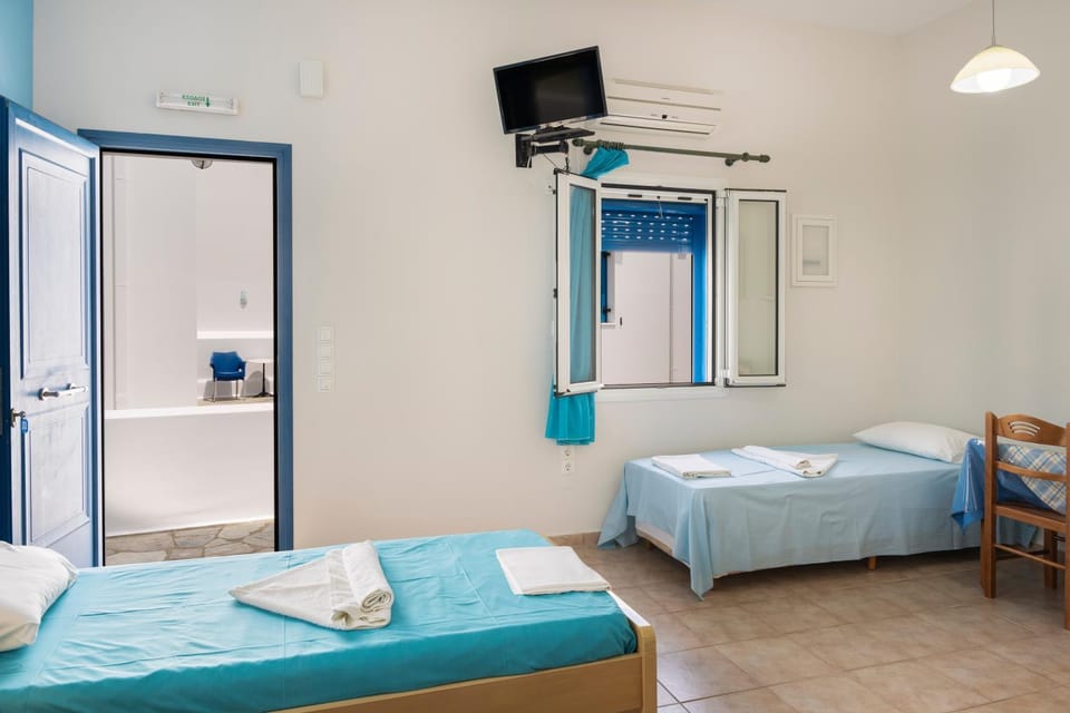 Property building, Living room, Bedroom