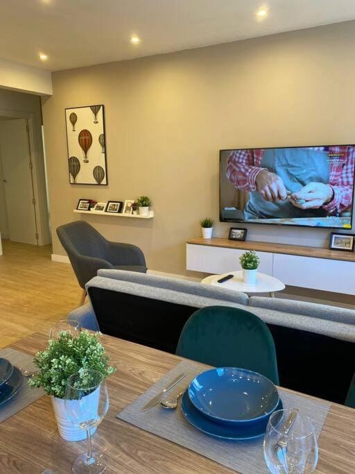 176A Apto Moderno de 3 habitaciones by R2R Consulting Apartment in Gijón