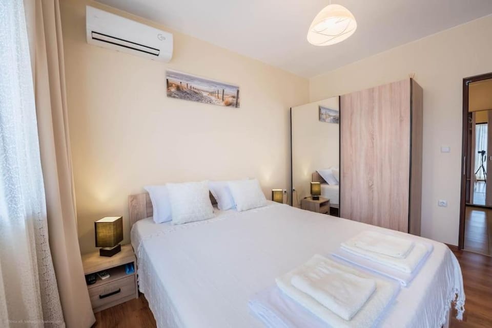Bed, Photo of the whole room, Bedroom, towels, wardrobe, air conditioner