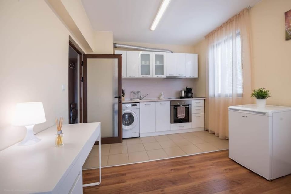 Kitchen or kitchenette, oven, stove, washing machine