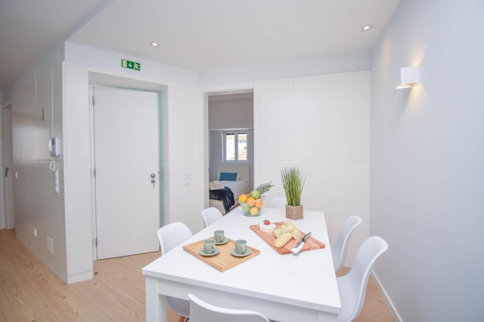 Central & Stylish 2 Bedroom Apartment w/ Balcony Apartment in Cascais