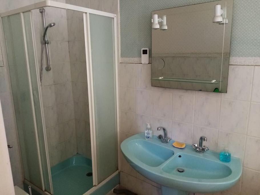 Shower, Bathroom