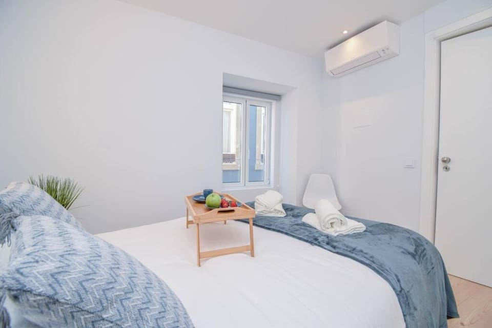 Charming Seaside Apartment - 1 min from the beach Apartment in Cascais