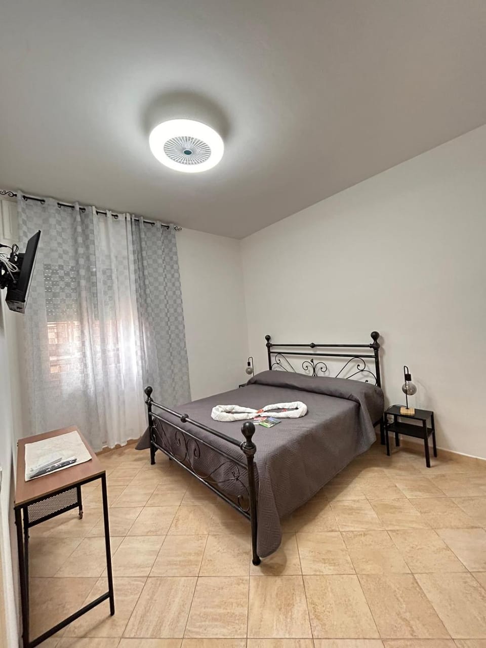 Bed, Bedroom