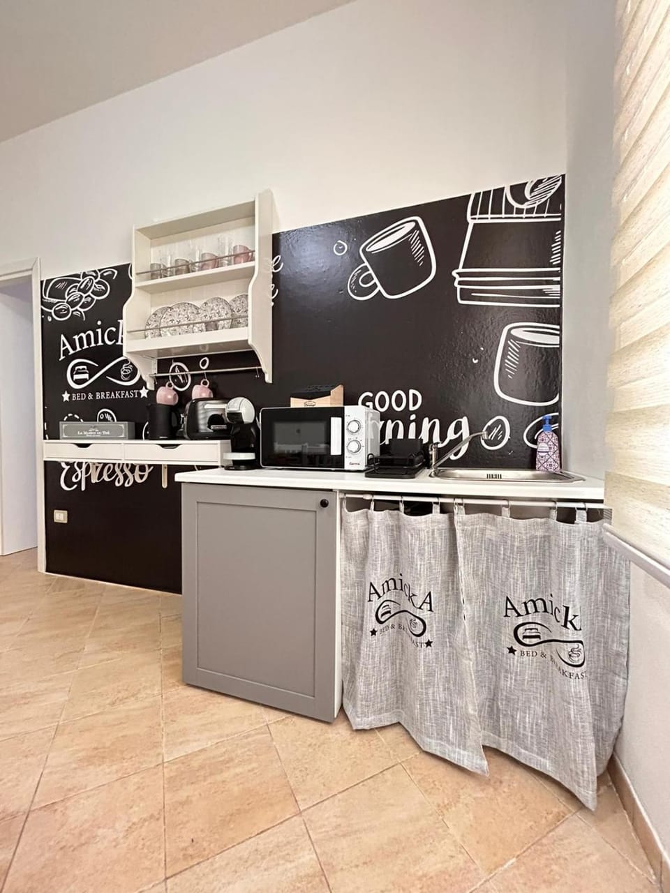 Property logo or sign, Coffee/tea facilities, Food and drinks, Logo/Certificate/Sign, minibar, toaster