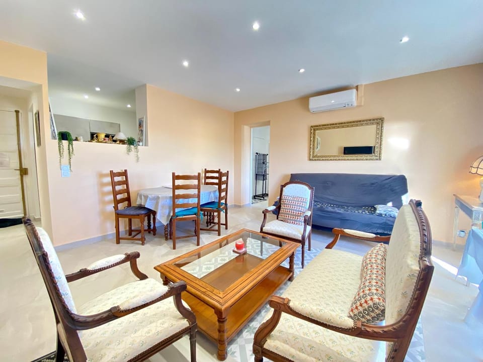 Living room, Dining area, air conditioner