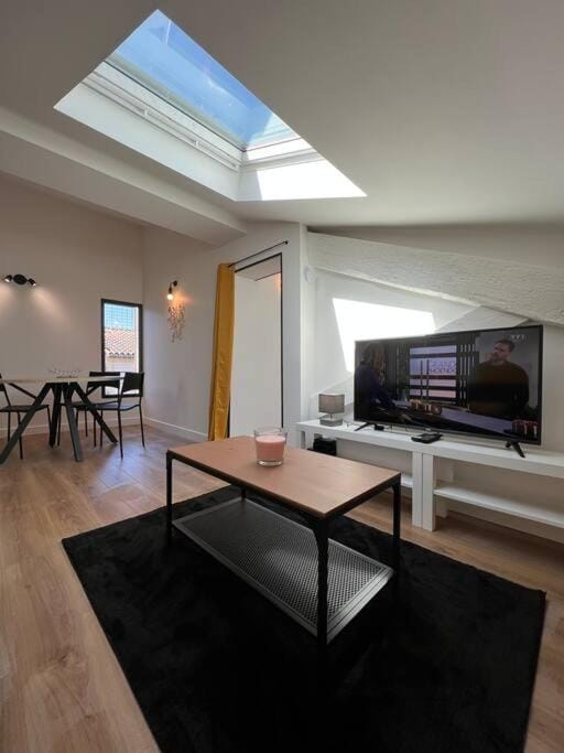 Communal lounge/ TV room, TV and multimedia, Living room