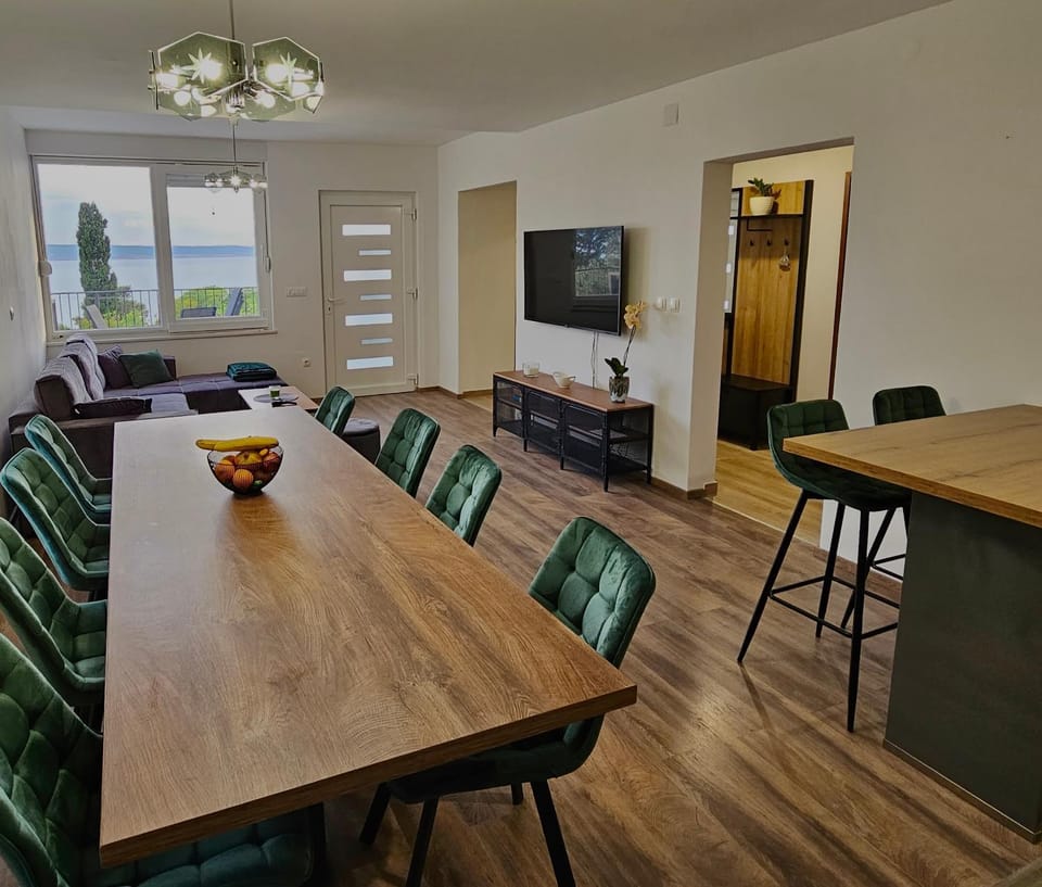 TV and multimedia, Dining area