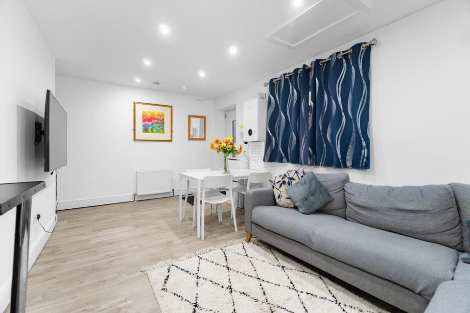 2 Bedroom house,BrownhillRd SE6 House in London Borough of Lewisham