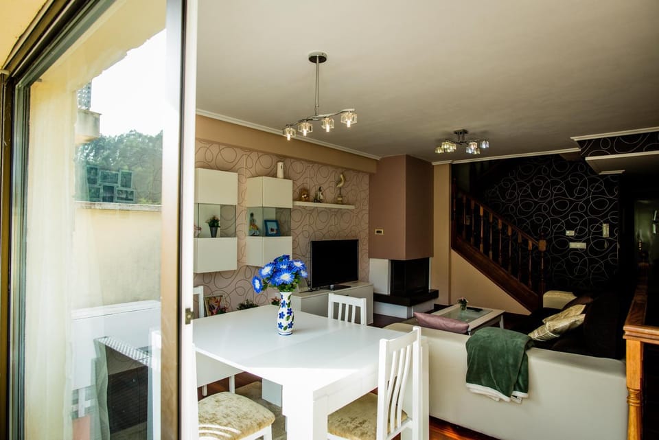 Communal lounge/ TV room, TV and multimedia, Seating area