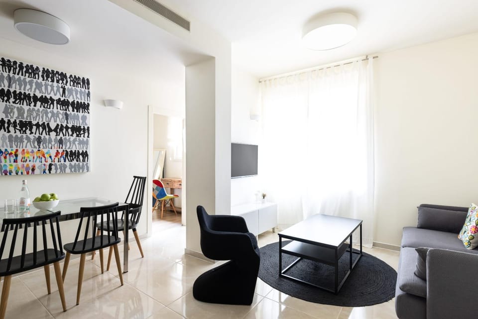 Cosy & Design 2BR near Shuk Hacarmel Apartment in Tel Aviv-Yafo