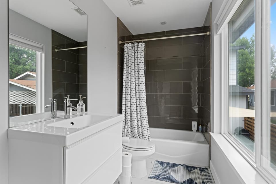 Toilet, Bathroom, Bath
