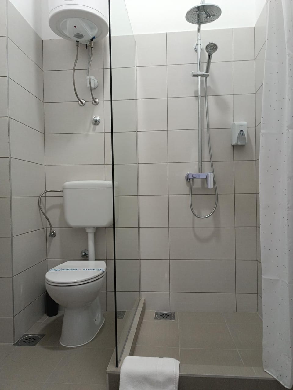 Shower, Toilet