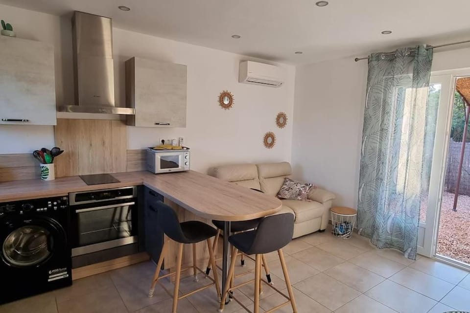 Living room, Dining area, air conditioner