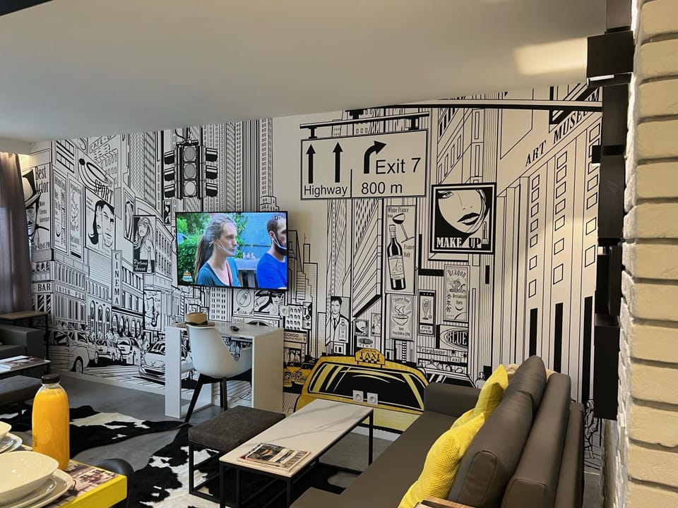 TV and multimedia, Seating area