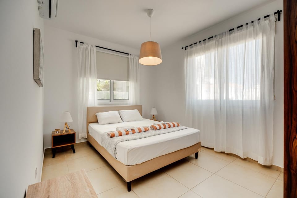 SunnyVillas: 2BR Mythical Apt*Swimming Pool*AK04 Apartment in Paralimni