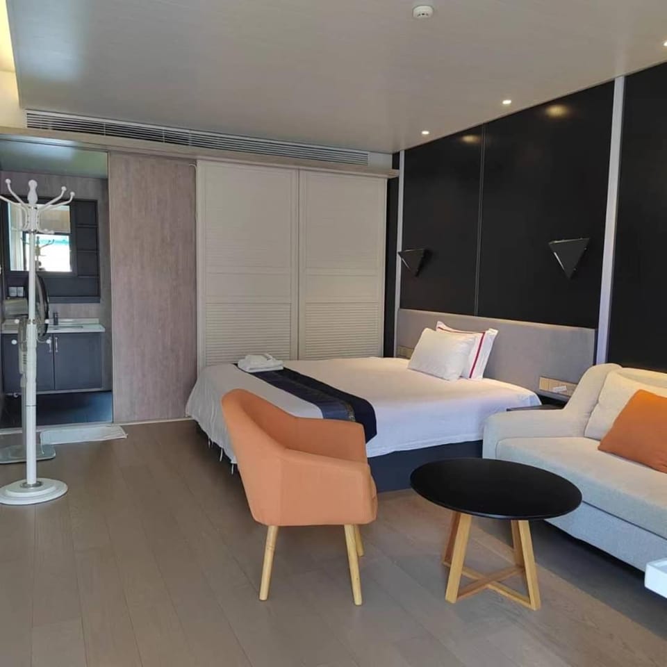 Bed, Photo of the whole room, wardrobe