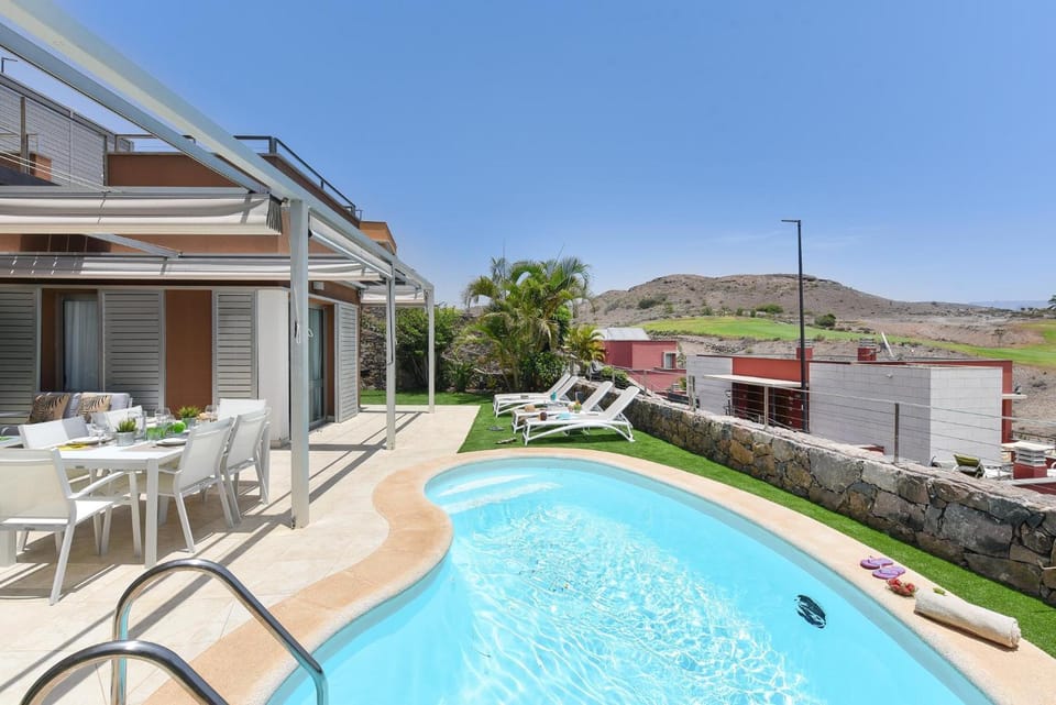 Garden, Solarium, Dining area, Mountain view, Swimming pool