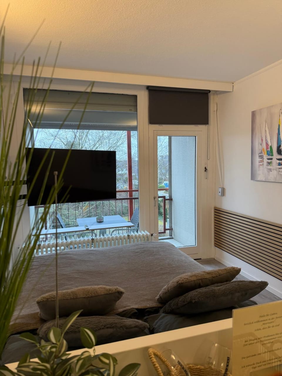 Bed, TV and multimedia, Living room, Photo of the whole room, Bedroom